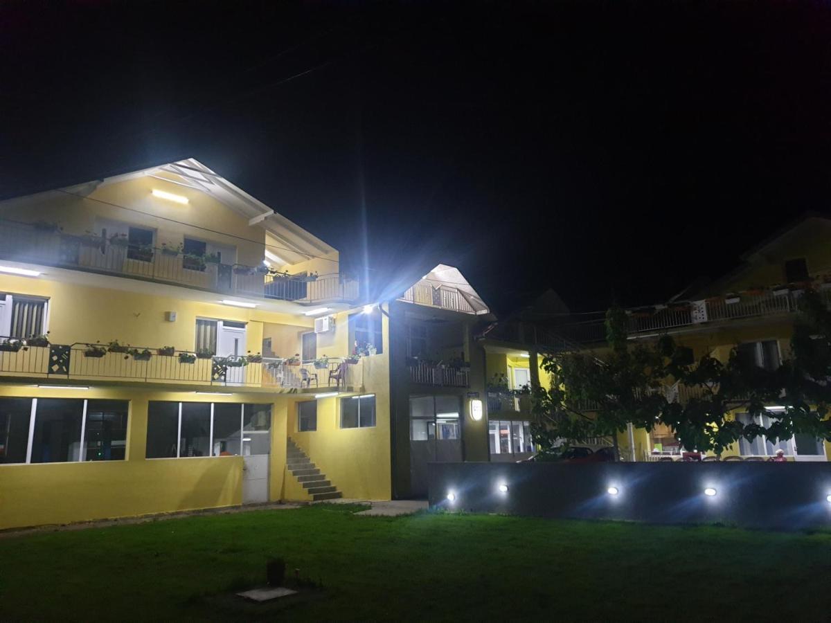 Apartmani Plavi ยาโกดินา ภายนอก รูปภาพ
