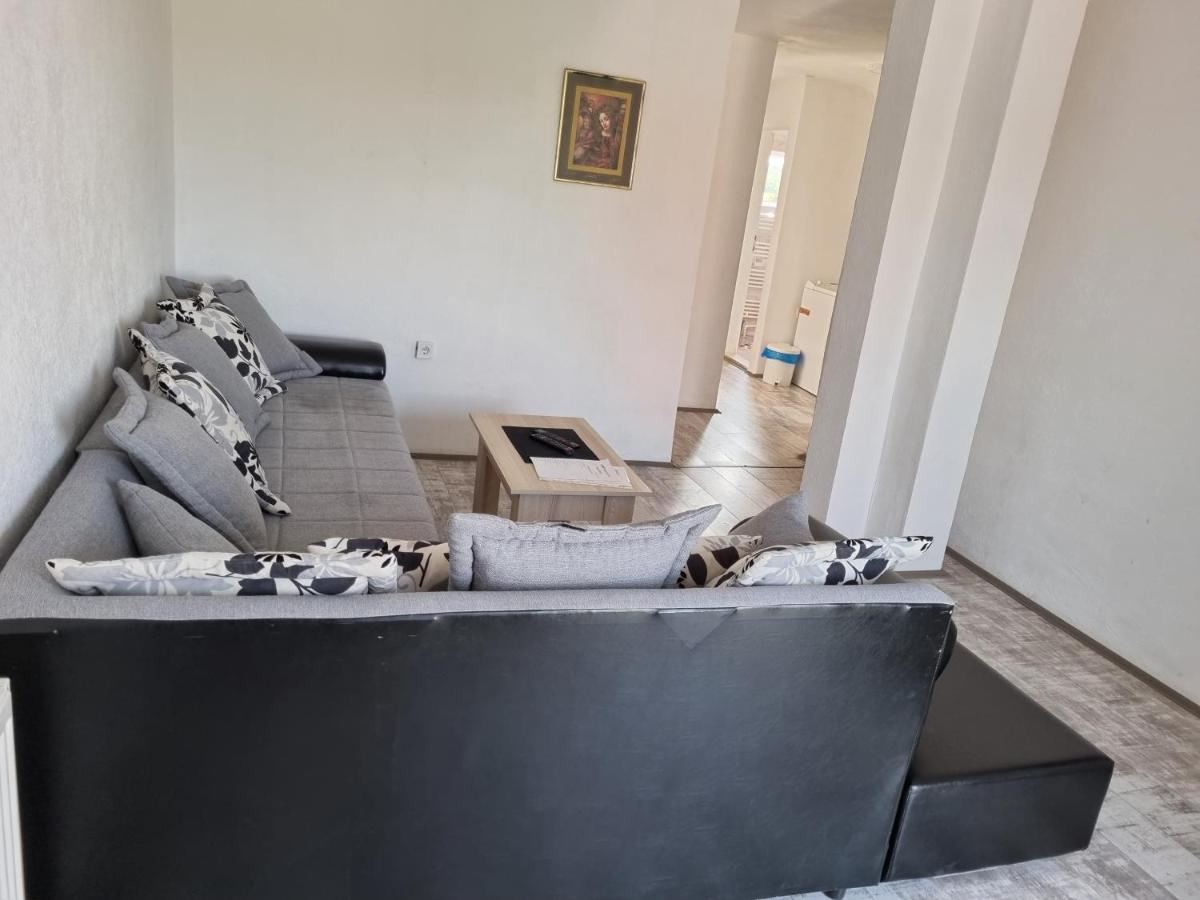 Apartmani Plavi ยาโกดินา ภายนอก รูปภาพ