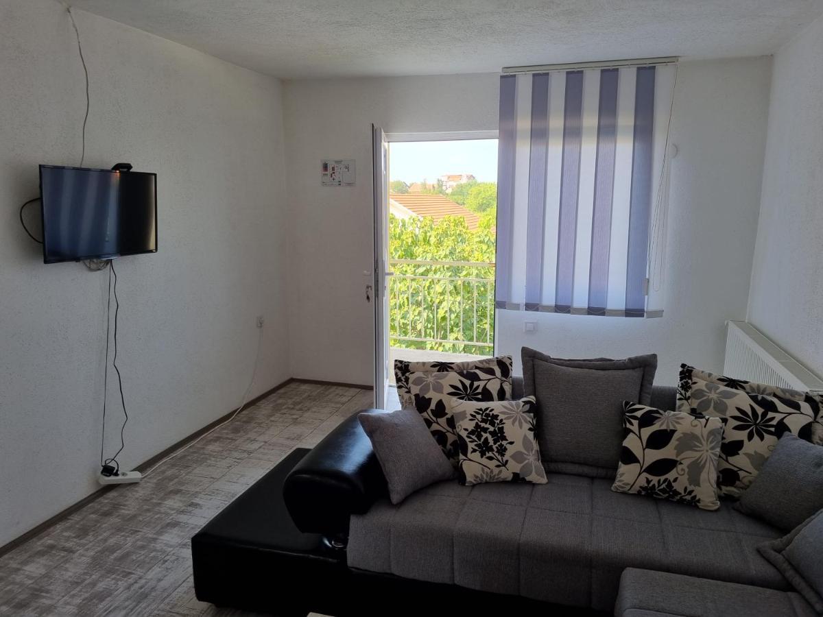 Apartmani Plavi ยาโกดินา ภายนอก รูปภาพ