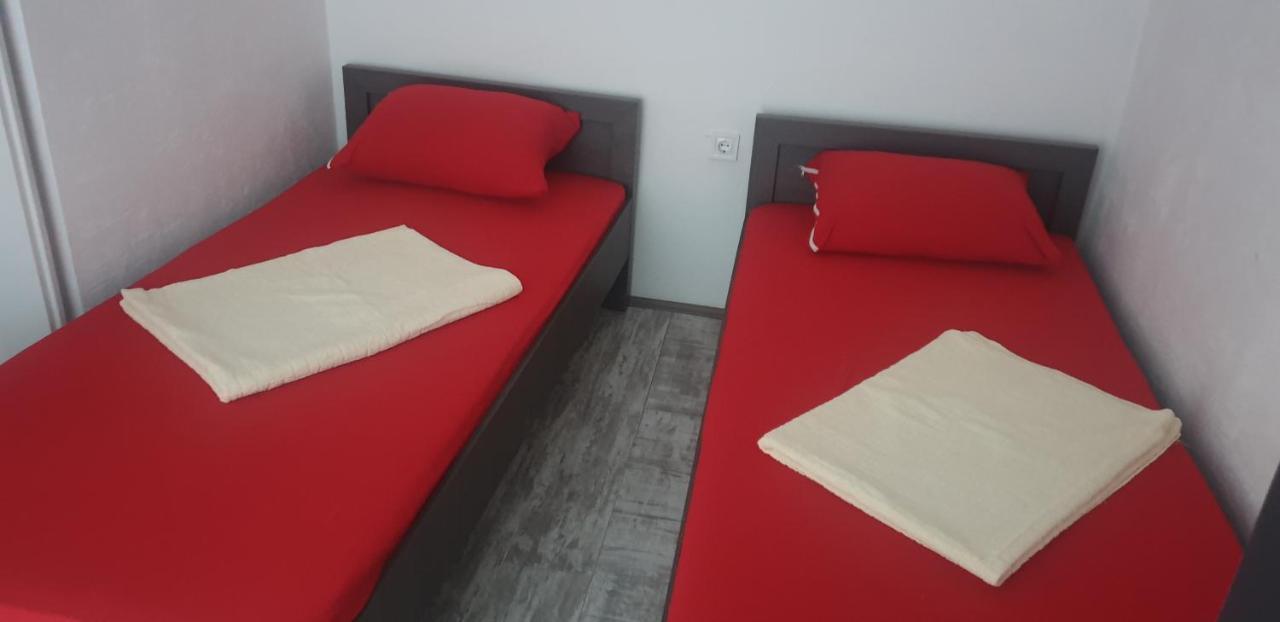 Apartmani Plavi ยาโกดินา ภายนอก รูปภาพ