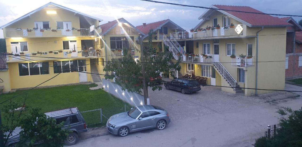 Apartmani Plavi ยาโกดินา ภายนอก รูปภาพ