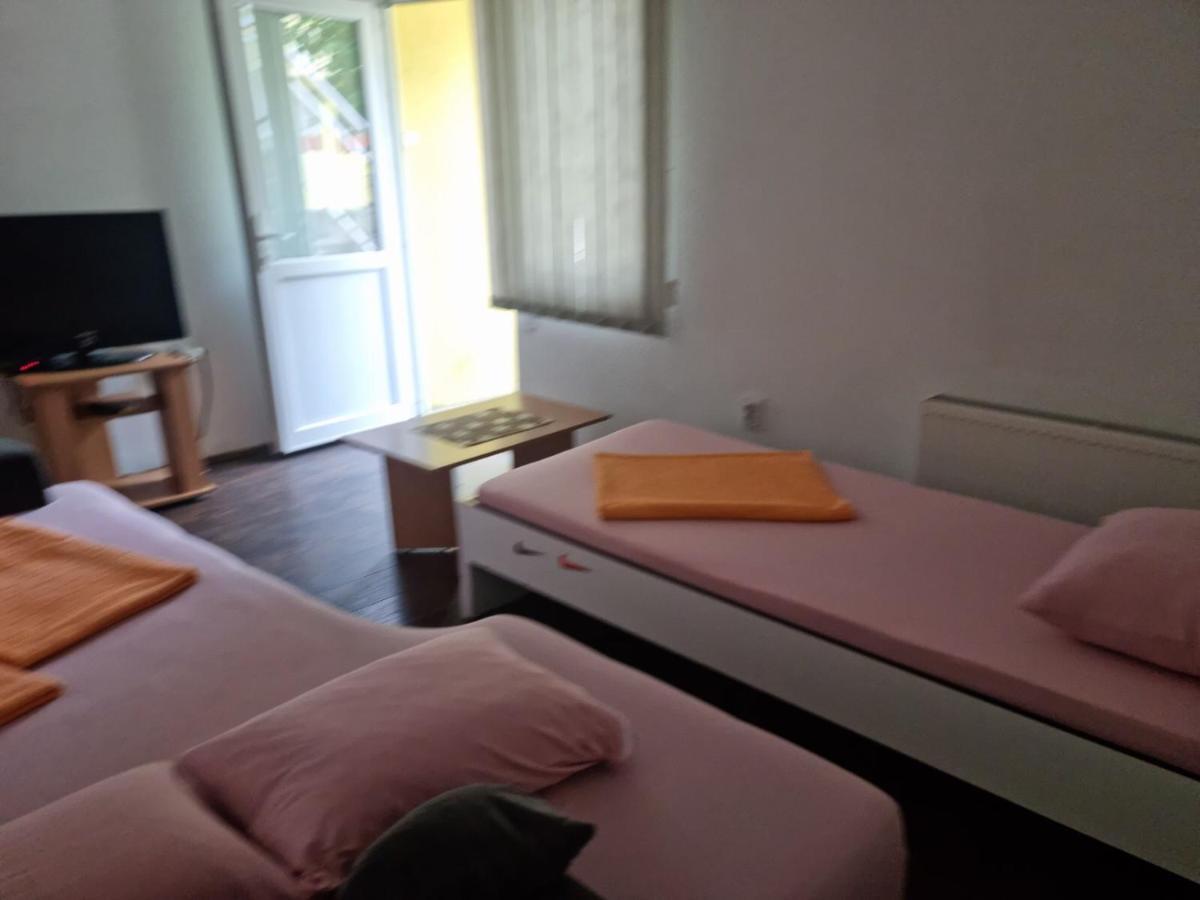 Apartmani Plavi ยาโกดินา ภายนอก รูปภาพ